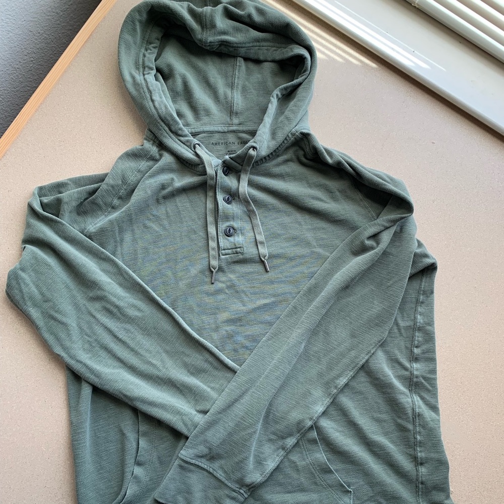 American Eagle green pull-over
